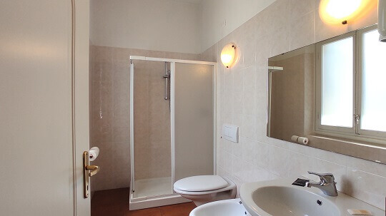image bathroom double room comfort french hotel rita major florence