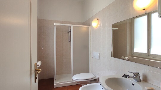 immagine bagno camera matrimoniale confort french hotel rita major firenze