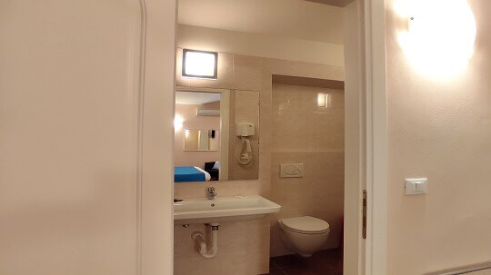images bathroom double room confort hotel rita major