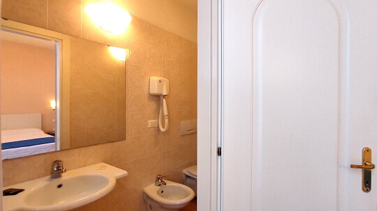 images bathroom double room confort hotel rita major florence