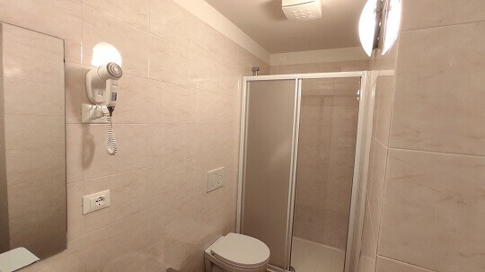 images bathroom double room confort hotel rita major florence