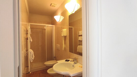 images bathroom double room confort hotel rita major florence