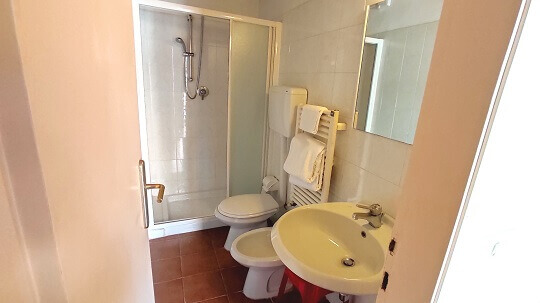 images bathroom economy double room hotel rita major florence