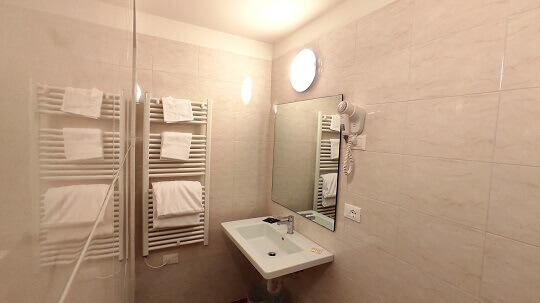 images bathroom standard double room hotel rita major florence