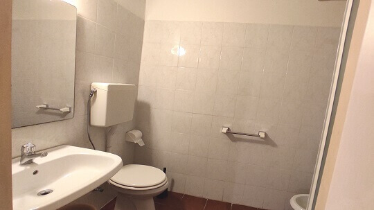 images bathroom quadruple room economy hotel rita major florence