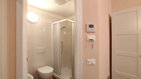 bathroom images single room confort hotel rita major firenze it