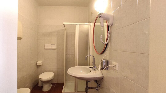 images bathroom economy single room hotel rita major florence
