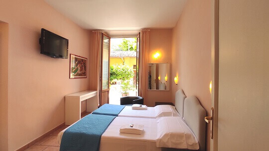 immagini camera matrimoniale confort hotel rita major firenze italia