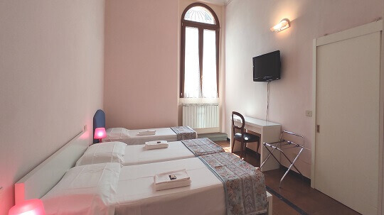 immagini camera tripla economy hotel rita major firenze