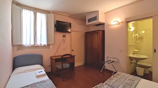 images triple economy room hotel rita major florence italy