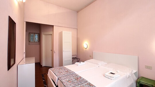 images triple economy room hotel rita major florence italy